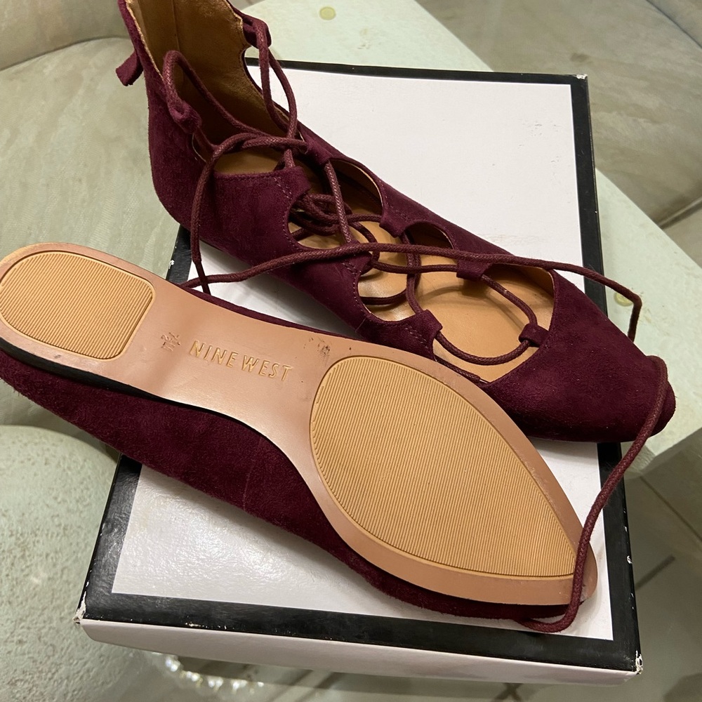 Never worn. Nine west flats